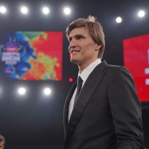 Andrey Kirilenko Instagram - «Матч футбольных звезд «Фонбет» кубка России. 
А как вы провели свой уикенд?)
…ну и момент сезона «Царь»!!! Александр Мостовой пришел в «своём». 
Приятно было познакомиться с великолепной @jmedvedevaj и поучаствовать в автограф сессии с Игорем Акинфеевым. Ну и привет для новоиспеченного папы  @smolovfedor_10