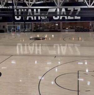 Andrey Kirilenko Instagram - 22 февраля в Солт Лейк Сити прошло значимое для меня событие.
 Utah Jazz, команда, где я провел целых 10 сезонов, в этом году отмечает юбилей - 50 лет. В часть праздника меня и еще троих сокомандников пригласила отметить наш вклад в то, каким был клуб, когда мы за него играли. Карлос Бузер, Мехмет Окур, Деррон Уильямс, - мы снова вместе вышли на паркет родной арены.
Я благодарен «Юте» за невероятный опыт, который приобрёл там и за этот вечер, который позволил еще раз встретиться с клубом, с моими друзьями, с болельщиками!
Спасибо , «Джаз», это было незабываемо!