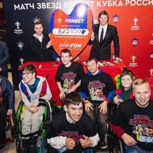 Andrey Kirilenko Instagram - «Матч футбольных звезд «Фонбет» кубка России. 
А как вы провели свой уикенд?)
…ну и момент сезона «Царь»!!! Александр Мостовой пришел в «своём». 
Приятно было познакомиться с великолепной @jmedvedevaj и поучаствовать в автограф сессии с Игорем Акинфеевым. Ну и привет для новоиспеченного папы  @smolovfedor_10