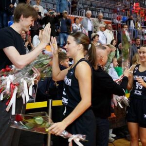 Andrey Kirilenko Instagram - Сегодня мне удалось побывать в Иваново  с рабочим визитом, пообщаться с губернатором и стать гостем фестиваля «Иваново - город спорта». Рад наблюдать всестороннее развитие баскетбола 5х5 и 3х3 в регионе. Потенциал огромный. До новой встречи и большое спасибо за теплый прием! #здесьбаскетбол