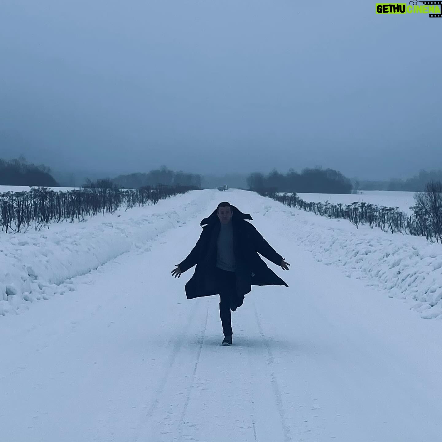 Andrey Merzlikin - 7.8K Likes - В грозы, в бури,
В житейскую стынь,
При тяжелых утратах
И когда тебе грустно,
Казаться улыбчивым и простым -
Самое высшее в мире искусство».
#Есенин
.
#вологодскаяобласть