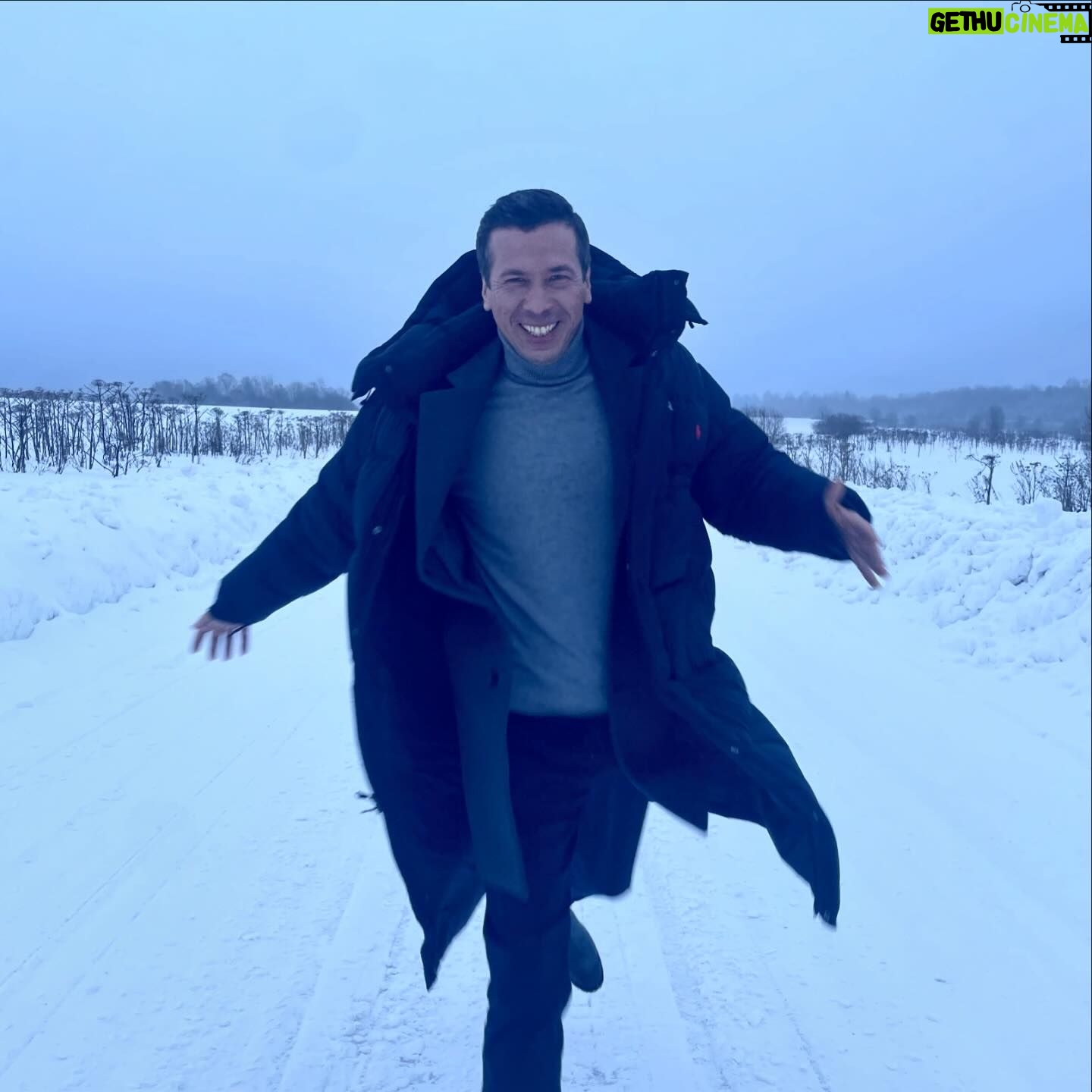 Andrey Merzlikin - 7.8K Likes - В грозы, в бури,
В житейскую стынь,
При тяжелых утратах
И когда тебе грустно,
Казаться улыбчивым и простым -
Самое высшее в мире искусство».
#Есенин
.
#вологодскаяобласть