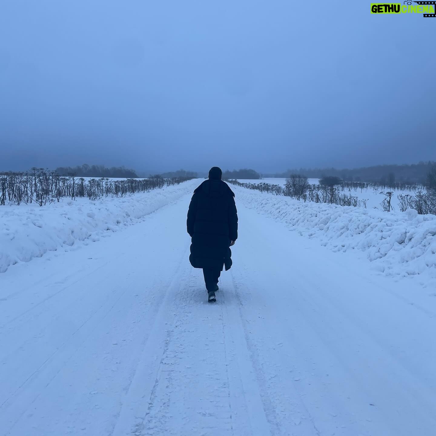 Andrey Merzlikin - 7.8K Likes - В грозы, в бури,
В житейскую стынь,
При тяжелых утратах
И когда тебе грустно,
Казаться улыбчивым и простым -
Самое высшее в мире искусство».
#Есенин
.
#вологодскаяобласть