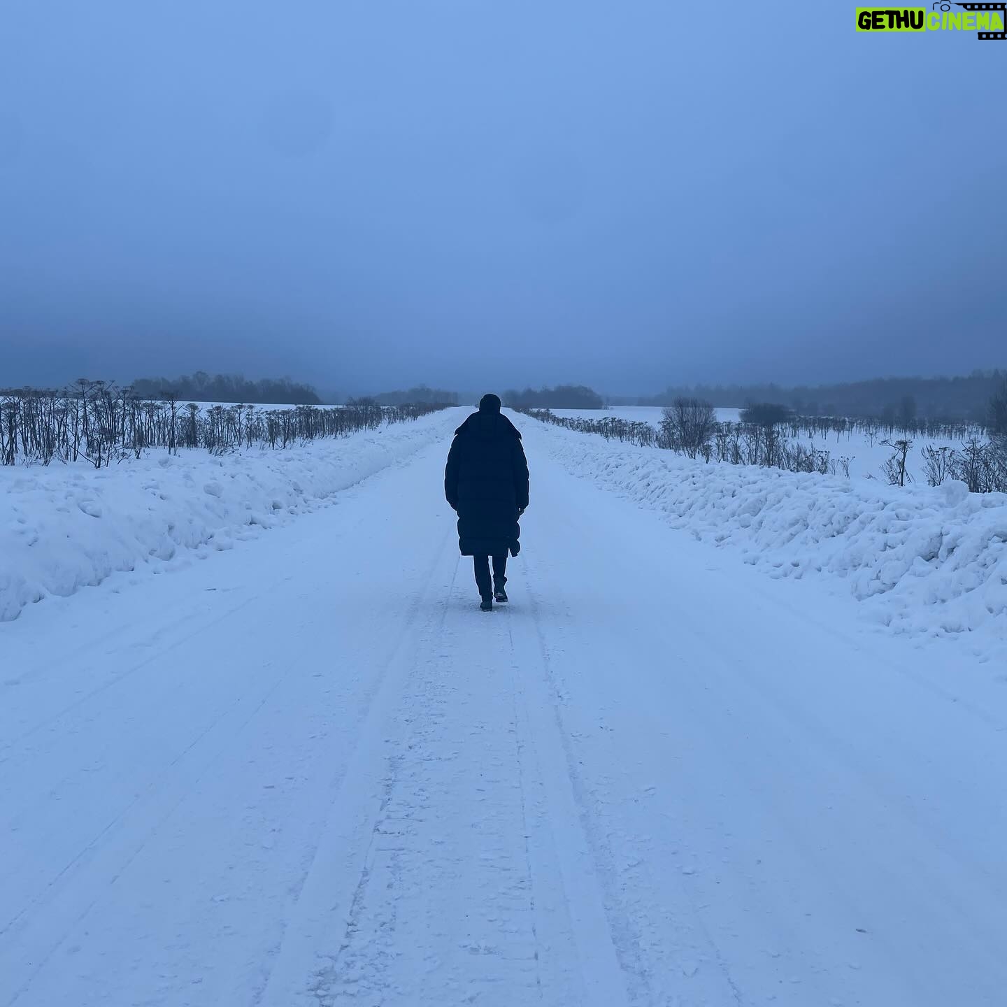 Andrey Merzlikin - 7.8K Likes - В грозы, в бури,
В житейскую стынь,
При тяжелых утратах
И когда тебе грустно,
Казаться улыбчивым и простым -
Самое высшее в мире искусство».
#Есенин
.
#вологодскаяобласть
