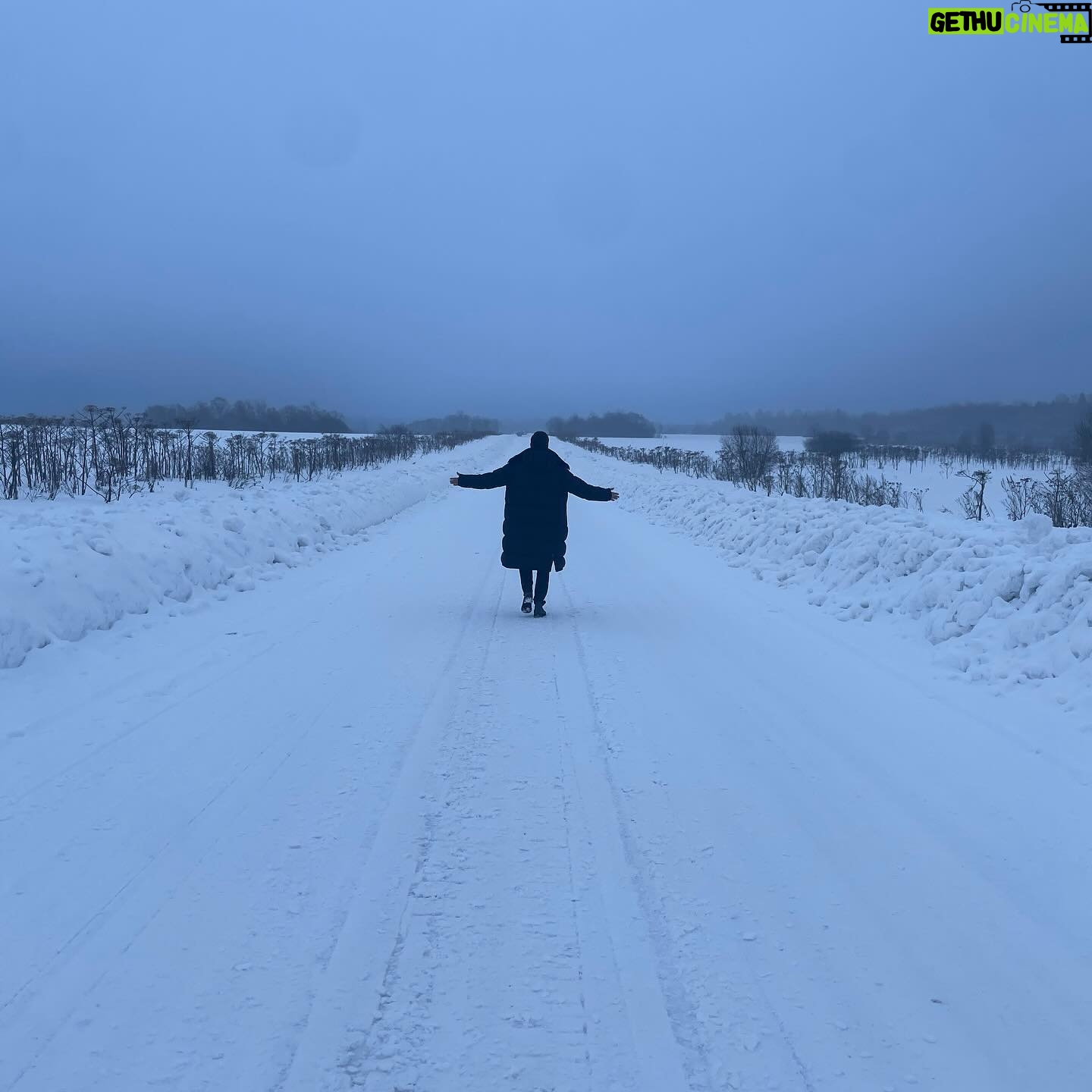 Andrey Merzlikin - 7.8K Likes - В грозы, в бури,
В житейскую стынь,
При тяжелых утратах
И когда тебе грустно,
Казаться улыбчивым и простым -
Самое высшее в мире искусство».
#Есенин
.
#вологодскаяобласть