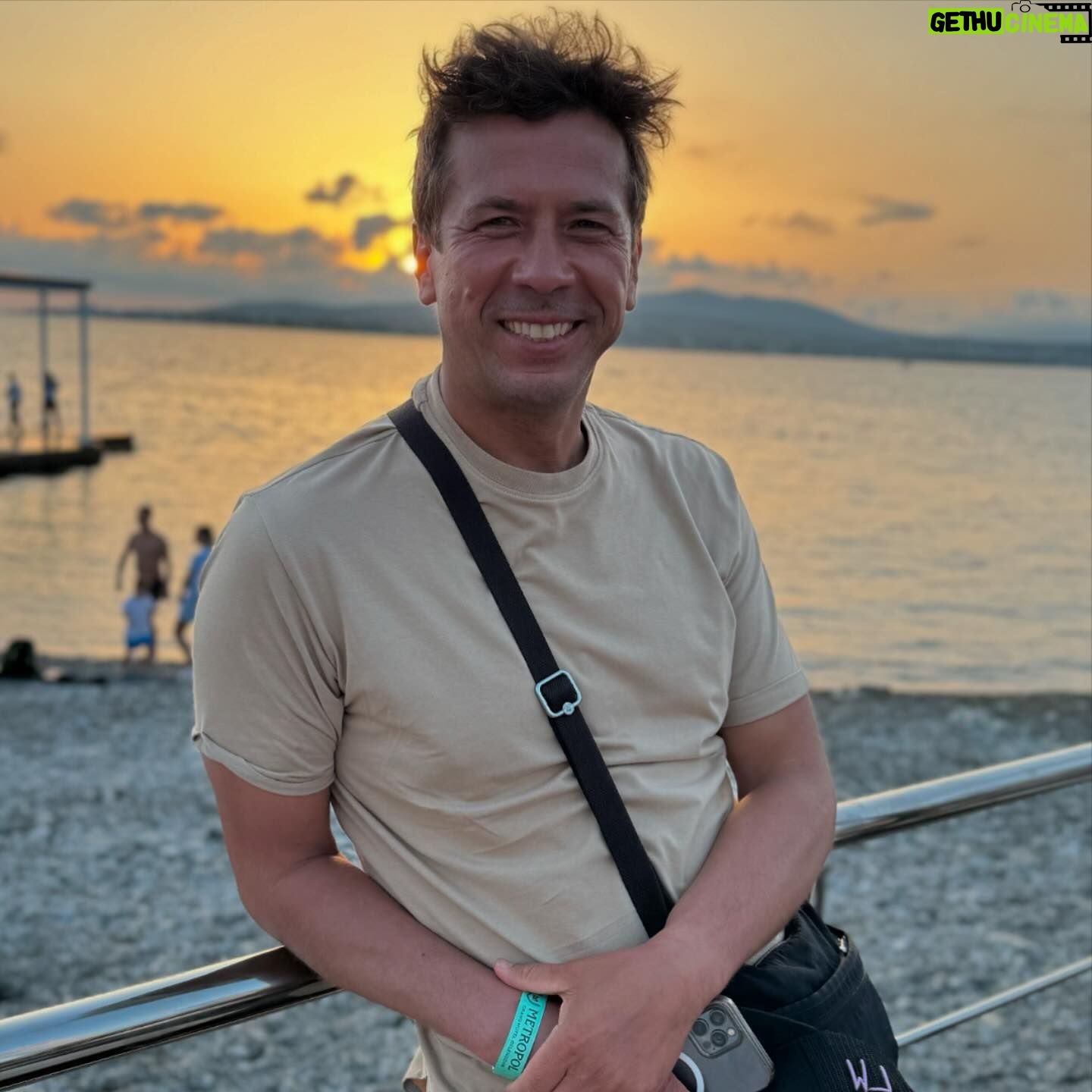 Andrey Merzlikin - 7.2K Likes - Сегодня был необычайно хороший день, чтобы понять, что я живу.
.
#здесьисейчас
.
#закат #славабогузавсе #жизньэтоусилиевовремени