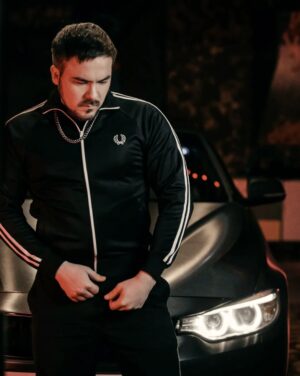 Andrey Prokofyev Instagram - "Куда пропал?"
А пропасть я мог окончательно, будучи человеком своеобразным с кипой психологических проблем и зависимостью, я впринципе знал, что жизнь рано или поздно, перестанет меня терпеть.
Жонглируя останками человеческих качеств, что еще не утеряно, было принято решение начать жить, так я пару месяцев провел в специфичной клинике или как я с любовью называю санаторий для проблемных взрослых детей.
Я ломал и строил себя заново.
Это был один из самых полезных и нужных экспириенсов в данное время.
Отказавшись от того что меня убивает, я ничего не теряю, а только приобретаю, простая мысль, но разве все ли знавшие ее, не дали сами себя погубить.
Этой болезни все равно кто ты, путь один для всех.
 
Я знаю что у меня получится все, любые цели, любые блага, но это лишь до тех пор, пока я борюсь со своей болезнью.

Спасибо близкому @ilyashendel который направил в нужное русло и еще одному братишке за поддержку и веру в меня.

Сейчас я наконец-то горжусь собой, по настоящему и осознано впервые за 28 лет.

Можете написать что нибудь позитивное, мне будет очень приятно.

Photo: @oyeho @pushistiye_lapki