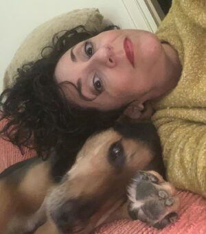 Andri Theodotou Instagram - Παγκόσμια μέρα αδέσποτων ζώων !!! 9 χρόνια μαζί. Όλιβερ γουί λαβ γιού !!! @diwnhh @dimitrisdegaitis #family #familia #doginstagram #dogoftheday #dog #happy #cute #love #4 #april #4april #9anos #oliver #lovemydogs #picoftheday #photooftheday #instadaily #black #yellow #2015 #abandoned #life