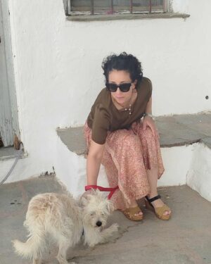 Andri Theodotou Instagram - Ο Νιονιος ο Κολυδάς στη πρόβα …..!!!! Photo by @angelastrati #dog #rehersal #theaterlife #doglover #instagood #instalife #actorslife #andros #2024 #picoftheday #photooftheday