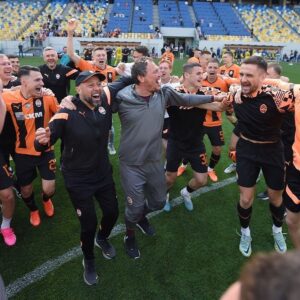 Andrii Piatov Instagram - @jovicevicofficial ці емоції на фото завдяки вам! І я особисто буду завжди вдячний за це.
⠀
І за те, що стали ідеальним наставником у складні для клубу та всіх нас часи. Ви зробили неможливе. Зібрали команду з нуля та досягли разом з нами неймовірних результатів. Ліга чемпіонів, чемпіонство в УПЛ. Ви згуртували команду.
⠀
Я пам’ятаю абсолютно кожну установку на гру. Це були так правильно підібрані слова, що вся команда готова була виходити на поле без розминки, виходити та виривати перемогу.
⠀
У часи, коли всі ми разом з нашими рідними, вболівальниками та всіє країною переживали обстріли, відключення світла та війну, ви знали, як нас підтримати.
⠀
Пам’ятаю наші особисті бесіди. Це завжди було щиро та душевно. І я дуже вдячний за це також.
⠀
Я працював з багатьма тренерами, але ви залишитесь однією з найбільших частин мого серця. Від душі бажаю успіхів в майбутньому.