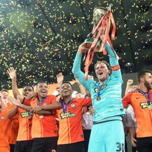 Andrii Piatov Instagram - 🧡 Легенда @piat30 ⚒ Дякуємо, Андрію! 👏
⠀
16 сезонів, 482 матчі, 28 трофеїв у «Шахтарі».
⠀
🔝 Найбільша кількість ігор серед воротарів в історії клубу ⚽️
⠀
🏆 Рекорд клубу всіх часів за здобутими трофеями 🥇
⠀
🧡 Legend ⚒ Thank you, Andrii! 👏
⠀
16 seasons, 482 apps, 28 trophies at Shakhtar.
⠀
🔝 The most games among goalkeepers in the history of the club ⚽️
⠀
🏆 The club’s all-time record for the trophies won 🥇
⠀
#Шахтар #Shakhtar #FCShakhtar #FCSD #Україна #Ukraine #football #футбол #Донецьк #Donetsk #Kharkiv #Харків #Київ #Kyiv #УПЛ #UPL #ПремьерЛига #PremierLeague #UCL #UEL #історія #history #FootballStandsTogether #StandWithUkraine #Пятов #Piatov #команда #team #легенда #legend \
