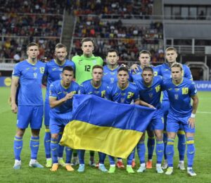 Andrii Piatov Instagram - Зі вчорашнього вечора ви напевне відчуваєте те саме, що і я!
Радість, гордість, захоплення!
⠀
Хлопці, збірна, команда! Дякую за вашу роботу та віддачу.
⠀
Жодна збірна у світі не знає, як це, виходити грати та показувати класну гру після новин з дому. Коли ще вдень, у розпал випускних та останніх дзвоників, по нас запускають різного виду зброю.
⠀
Та головне що зараз маємо можливість радіти цій важливій для збірної перемозі. Всі разом. Попри все.
⠀
P.S. Про подарунки тим, хто вгадав рахунок, пам’ятаю. Переможці є. Це буде в сторі.