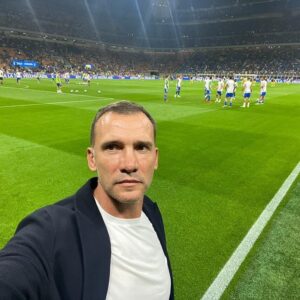 Andriy Shevchenko Instagram - Grazie San Siro. Grazie per la calorosa accoglienza ieri sera - è sempre un’emozione unica… quanti ricordi.❤️

Non una partita facile per noi ma andiamo avanti con l’orgoglio e il carattere che ci contraddistinguono. 💙💛 

Вболіваємо за наших!🇺🇦 

Thanks San Siro. Thank you for the warm welcome last night - It's always a unique emotion... so many memories.❤️

Not an easy game for us but we move forward with the pride and character that distinguish us.💙💛

Вболіваємо за наших!🇺🇦