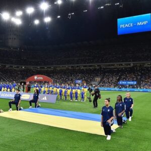 Andriy Shevchenko Instagram - Grazie San Siro. Grazie per la calorosa accoglienza ieri sera - è sempre un’emozione unica… quanti ricordi.❤️

Non una partita facile per noi ma andiamo avanti con l’orgoglio e il carattere che ci contraddistinguono. 💙💛 

Вболіваємо за наших!🇺🇦 

Thanks San Siro. Thank you for the warm welcome last night - It's always a unique emotion... so many memories.❤️

Not an easy game for us but we move forward with the pride and character that distinguish us.💙💛

Вболіваємо за наших!🇺🇦