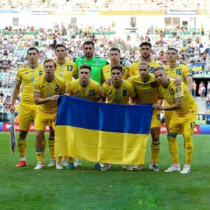 Andriy Shevchenko Instagram - Вітаю команду Збірної України та тренера Сергія Реброва з важливою нічиєю та вражаючою грою. Неймовірна концентрація і командна самовіддача! Дякую всім вболівальникам за неймовірну атмосферу на стадіоні ! Вболіваємо за наших !🇺🇦🇺🇦🇺🇦
•
Congratulations to our Ukrainian National team and our coach Serhiy Rebrov on an important draw and an impressive game. Incredible concentration and dedication of the team! Big Thank you to all the fans for an amazing atmosphere at the stadium ! 
Supporting our team ! 🇺🇦🇺🇦🇺🇦