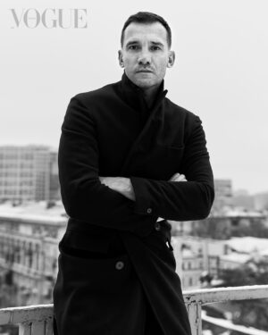 Andriy Shevchenko Instagram - "Війна зробила те, чого спортсмени прагнули 30 років, — заповнити світ українськими прапорами. На жаль, занадто дорогою ціною", — каже @AndriyShevchenko. 

Футбольна суперзірка та володар "Золотого м’яча", він використовує весь свій вплив та ресурси, щоб говорити світові про визвольну боротьбу українців та збирати кошти на допомогу Україні. Читайте ексклюзивне інтерв'ю на vogue.ua або у свіжому числі Vogue Ukraine Edition #1

Photo: @stephanlisowski 

#VogueUA #HEROES #StandWithUkraine