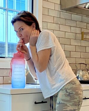 Andy Lassner Instagram - Happy 20th anniversary to my wildly hydrated wife❤️