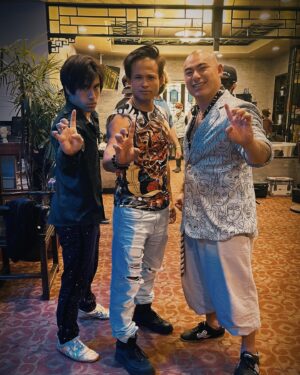 Andy Le Instagram - THE BROTHERS SUN IS OUT NOW ON NETFLIX!! 🎥🎬🔥

Grateful to come play on the show🙏 WITH MY BROTHERS THE OGs FROM OC TEAM BAY @brianle_official @yoshi_sudarso 👐🔥 

Huge Shoutout to THE BROTHER SUN FAMILY CAST AND CREW for looking after us and creating memories together!!!🙏💜

#thebrotherssun #netflix #martialclub
