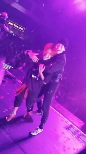 Andy Le Instagram - Spontaneous moment from my brother @jacksonwang852g7 #MagicMan LA Concert😆

Thank you @teamwang for always treating me and my family like family 🙏💜 @darylk_ @simonarain @photojenick @kevindlaw8 @bbdoms @leilaniphan 

Honestly.. I really really needed a night like this.. ✨

 #jacksonwang #magicman #jacksonwangtour #magicmanworldtour #kinjaz  #teamwang