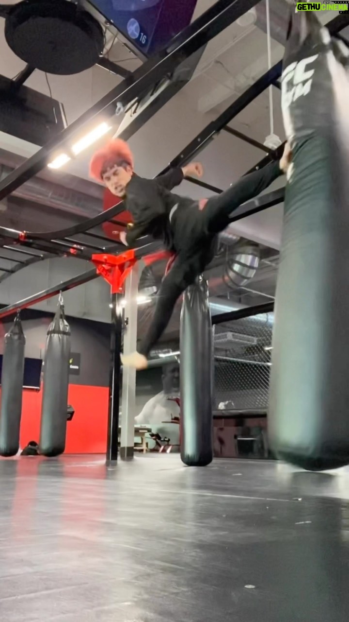 Andy Le - 90.5K Likes - 精武門 KICKS OF FURY 🔥KICKING WITH PASSION! CHANNELING THE INNER CHEN ZEN! INSPIRED BY THE GREATS @brucelee @donnieyenofficial @d.y._sao NO COMPROMISE CLUB
@martialclubofficial @dmah_mc @brianle_official
.
.
.
.
#martialarts #kicks #kicking #taekwondo #flips #acrobatics #chenzen #kicksoffury #fistoffury #brucelee #jeetkunedo #kickboxing #muaythai #tonyjaa #mma #ufc #stunts #action #actor #donnieyen #martialclub