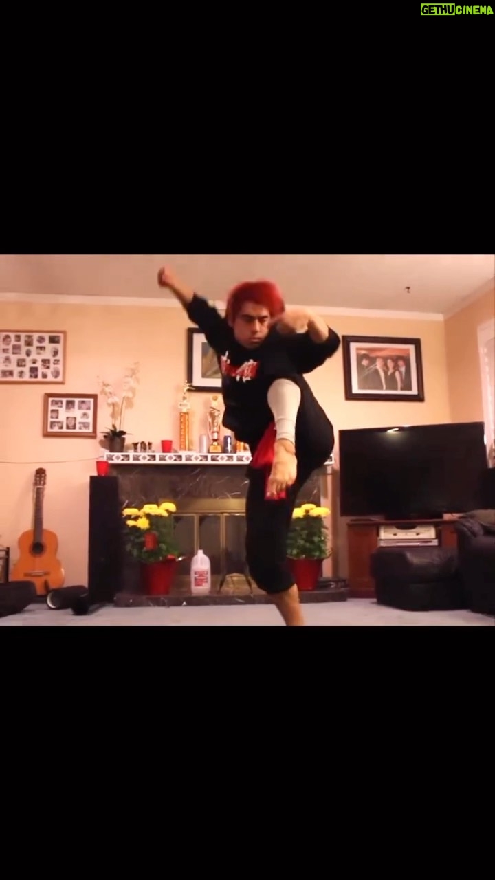 Andy Le - 121.4K Likes - 醉拳 SHAOLIN DRUNKARD | More Shenanigans from our YouTube roots 🎥🎬 KEPT IT HONG KONG SINCE DAY ONE!! STAY TRUE TO YOUR ROOTS 🙏 NEVER turn your back on where you came from #MARTIALCLUB #HONGKONGSTYLEFOREVER @martialclubofficial @brianle_official @dmah_mc @ayeyorobo @nonotwalter
.
.
.
.
.
#martialarts #kungfu #drunkenboxing #drunkenmaster #jackiechan #homage #hongkong #actor #action #comedy #funny #stunts #everythingeverywhereallatonce #shangchi #goldenharvest #shawbrothers #wutang