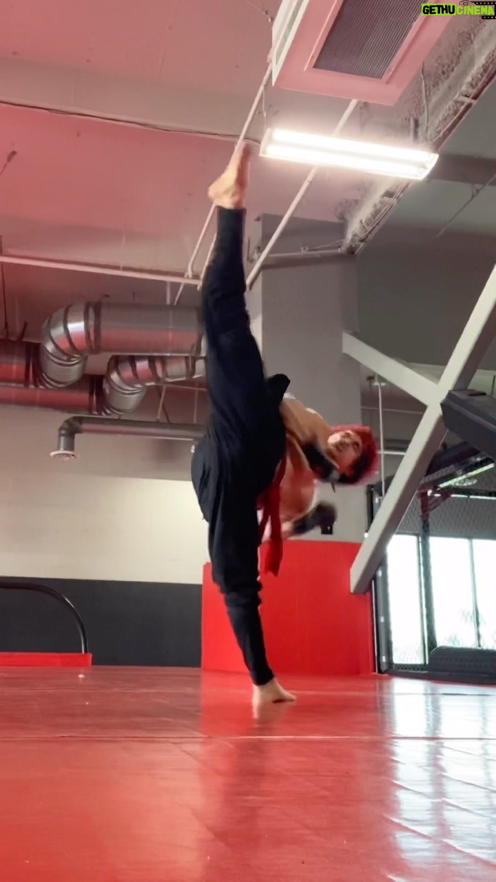 Andy Le - 182.9K Likes - 武 COMING BACK - FIST IS SHAPELESS; FORM IS SHAPELESS🌊☯️ YIN AND YANG TOGETHER #MARTIALCLUB FOREVER 👐⚔️
@martialclubofficial #WARRIORSPIRT
.
.
.
.
#martialarts #kicks #kicking #taekwondo #flips #acrobatics #chenzen #kicksoffury #fistoffury #brucelee #jeetkunedo #kickboxing #muaythai #tonyjaa #mma #ufc #stunts #action #actor #donnieyen #martialclub