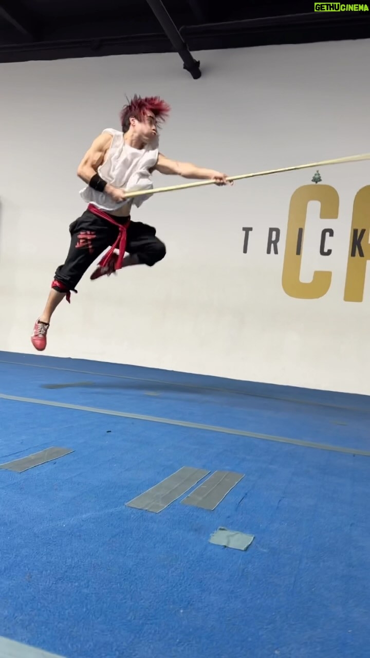 Andy Le - 6.9K Likes - Before makin movies.. it was STRAIGHT PURE 武 #MARTIALARTS
“SHAOLIN IS THE FOUNDATION FROM WHICH ALL KUNG FU SPRINGS” - SHAOLIN VS WU TANG 🙏👐
@catricking 🙏 AKA THE 36 CHAMBERZ TRAINING GROUND
@martialclubofficial #martialclub #shaolin #wutang #wushu #kungfu