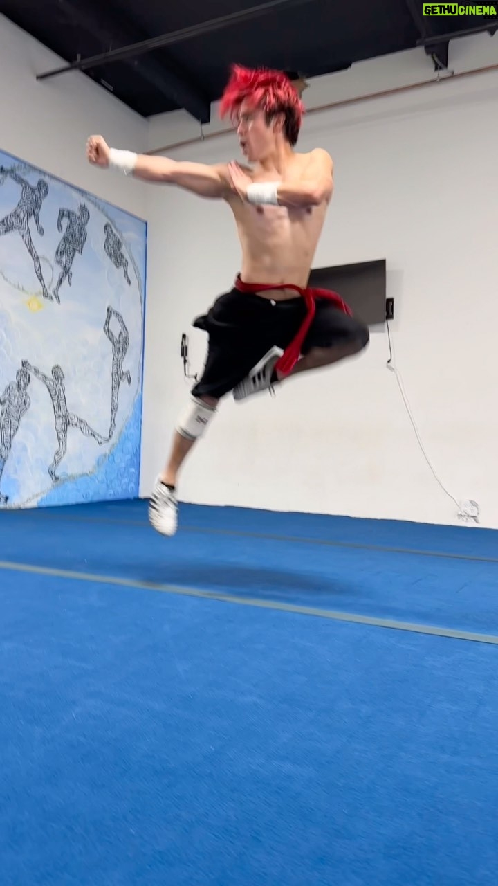 Andy Le - 6.9K Likes - ABANDONED THE WUSHU ROOTS JUST TO COME BACK MORE FREE AND REFRESHED EVERY TIME 🌊☯️ NOTHING BEATS TRAINING AND SHARING PASSIONS WITH MY MARTIAL BROTHERS @brianle_official @martialclubofficial SHOUTOUT TO @catricking @brianwithheart FOR A TEMPLE TO TRAIN AT 🙏 #Martialarts #martialclub #wushu #kungfu #training #warrior