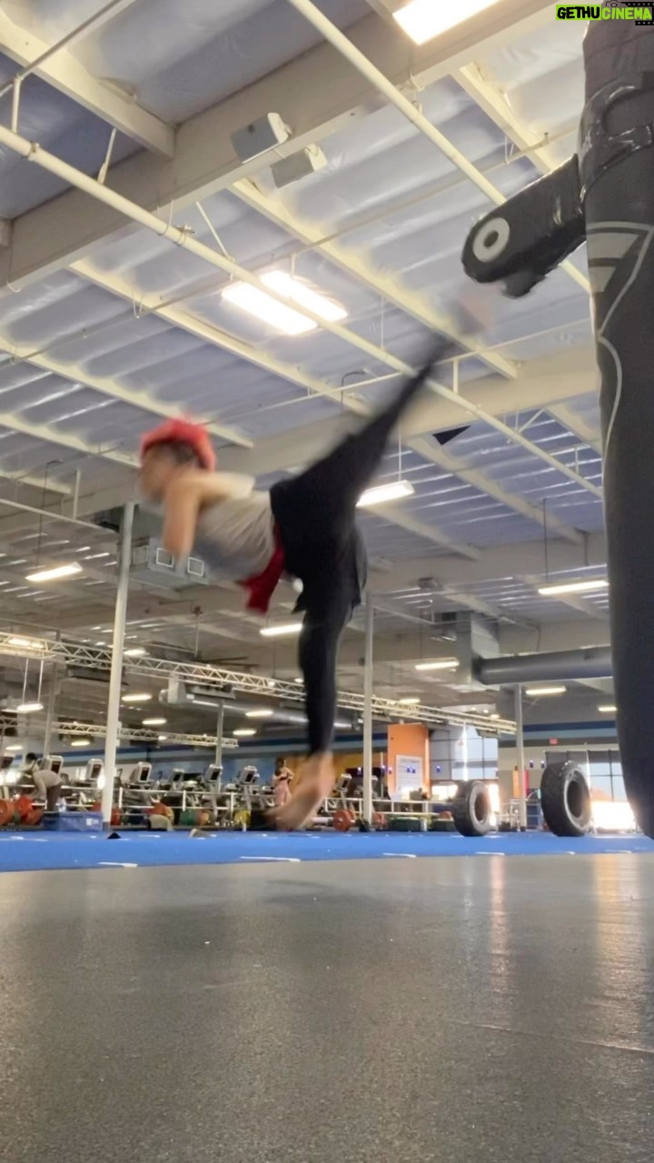 Andy Le - 34.3K Likes - TIME TO START FIRING THESE KICKS OF FURY AGAIN!! 🔥SHAOLIN STYLE 👐🙏⛩️ @martialclubofficial @brianle_official @dmah_mc @d.y._sao
#kicks #martialarts #training #taekwondo #kicksoffury #wutang #shaolin #shaolinstyle #martialclub