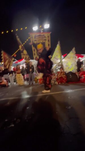 Andy Le Instagram - HAPPY YEAR OF THE DRAGON - DA CHESS PIECES ARE BEING PLACED AND OUR STRONGEST ELEMENTS WILL RISE🐉🐲🧧
 👐⚔️ @martialclubofficial STR8 FROM THE SLUMS OF SHAOLIN AKA LITTLE SAIGON 714 @littlesaigon.official ⛩️ OUR HOMETOWN CELEBRATING

Inspired by my first student 🫸🤛@yungdrunkenbastard da ODB of Martial Club to throw tf down raw str8 freestyle no warm up but purely for the PASSION FOR VO 武 #MARTIALARTS

WISHING EVERYONE A HAPPY AND PROSPEROUS NEW YEAR FROM THE MARTIAL CLUB CLAN🐉🐲🧧
#martialclub #kungfu #shaolin #wutang #kungfu #littlesaigon #yearofthedragon #cny