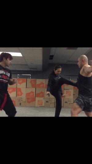 Andy Le Instagram - HEADING INTO OSCARS WEEKEND🏆 heres a bit of what goes on behind the rehearsal and choreography process our our INFAMOUS BUTTPLUG TROPHY FIGHT 🏆- MARTIAL CLUB @martialclubofficial SQUARING OFF AGAINST THE LEGEND HERSELF MICHELLE YEOH @michelleyeoh_official 🤯 HONG KONG STYLE FOREVER 🎥🎬

THANK YOU #THEDANIELS and @A24 for believing in us and BIG UPS to our EEAAO Family, cast and crew and our @martialclubofficial and EEAAO Stunt team for bringing this scene to life 
#everythingeverywhereallatonce #michelleyeoh #martialclub #kungfu #action #A24 #oscars #theacademy #kehuyquan #jamieleecurtis #thedaniels