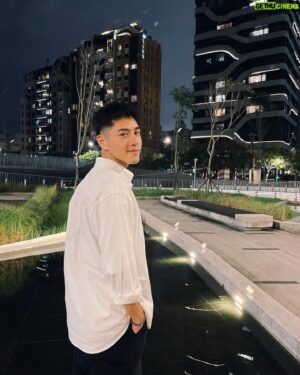 Andy Wu Instagram - 2023是充滿驚喜的一年
多了兩名重要的孩子！咪嚕&ANDYU
辦了兩場見面會✌🏻完成在舞台上唱歌的夢想
不間斷的路跑！破自己去年半馬的PB
出演一部相當有意義的戲劇

過程中
有過低潮亦有喜不自勝之時
謝謝所有陪伴、關心過我的大家
祝福我們在2024都能繼續向自己的目標前進
Happy new year ！
