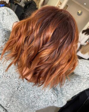 Anel Alexander Instagram - Dankie @nel_thestijlist van @stijl_salon vir hierdie lekker sussie bederf! (Nelmari doen al die Flett-girls se hare vir amper 23jaar!) As jy jouself in Pretoria bevind, pop in vir ’n mini ‘vakansie’ of kry ten minste net een van die lekkerste koppie koffies in die dorp ☕️✂️💇🏻‍♀️💆🏼‍♀️ #changeisasgoodasaholiday #copperhair