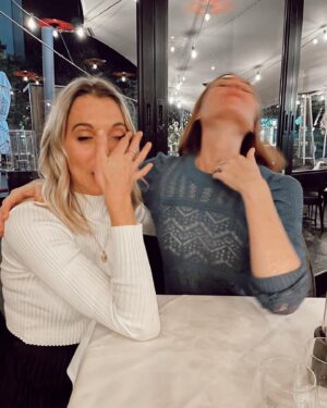 Anel Alexander Instagram - Oh, how we laughed! Eventually we got one 😁 14 jaar se vriendskap. Ek laaik jou kwaai, @leandiedurandt. Here’s to many more Pret-oria kuiers 🍾