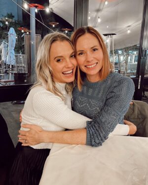 Anel Alexander Instagram - Oh, how we laughed! Eventually we got one 😁 14 jaar se vriendskap. Ek laaik jou kwaai, @leandiedurandt. Here’s to many more Pret-oria kuiers 🍾