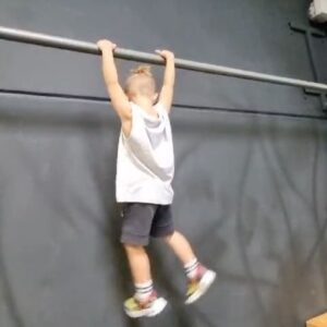 Aneta Sulek Instagram - Dnesni trenink s @krausik89 🙏 
Děkujeme 

#workout #workouts #workoutoftheday #gym #gymmotivation #son #myson #gymworkout #gymboy #motivation