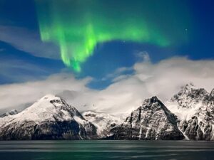 Aneurin Barnard Instagram - Norway you keep on giving. Mind blown last night watching the aurora borealis flood the sky!!! 🇳🇴💚