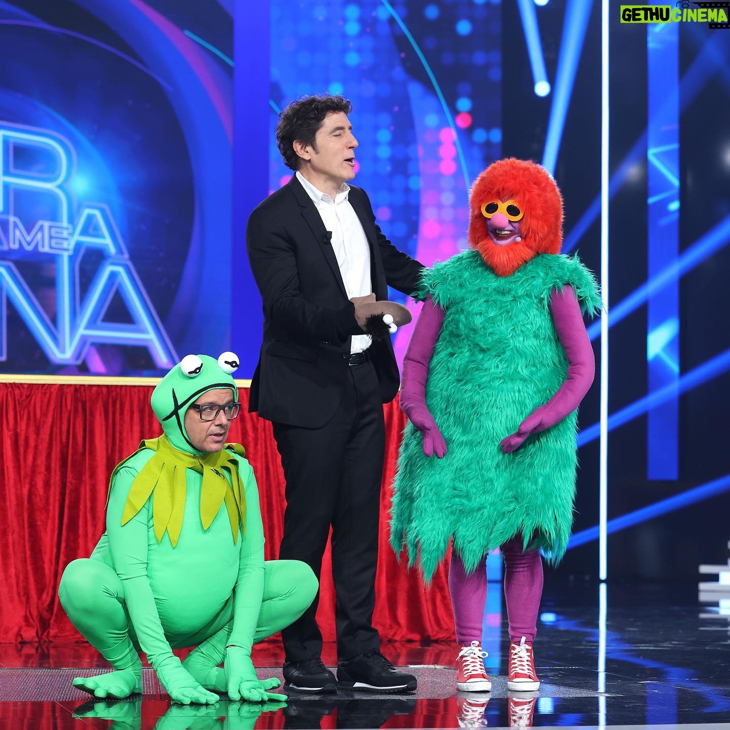 Àngel Llàcer - 2.9K Likes - ¡Maná Maná!
¿Sabéis que no podía evitar acompañar a @susicaramelo en su momento Muppet, no?
¡MARAVILLA!
📸 @joseirun_fotografia
@tucaramesuena
@antena3com
