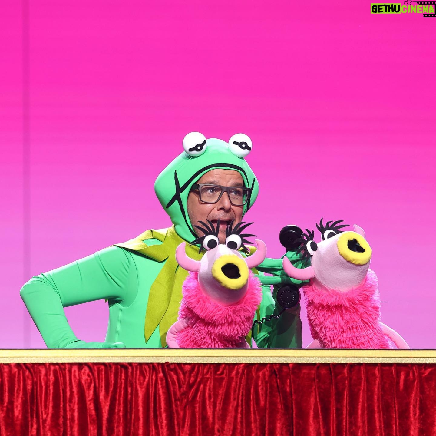 Àngel Llàcer - 2.9K Likes - ¡Maná Maná!
¿Sabéis que no podía evitar acompañar a @susicaramelo en su momento Muppet, no?
¡MARAVILLA!
📸 @joseirun_fotografia
@tucaramesuena
@antena3com