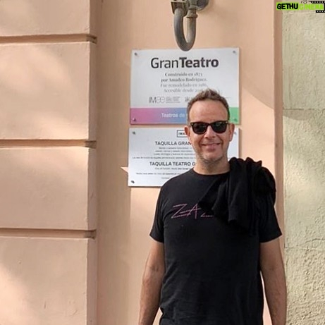 Àngel Llàcer - 2.2K Likes - ¡¡¡Ya estamos en Córdoba, y nada más llegar ayer, ya agotamos las entradas en la primera función!!!
¡GRACIAS CÓRDOBA!
Os veo en el Gran Teatro hasta el domingo.
Entradas en el link de la bio
#lajaulaelmusical #lajauladelaslocas #lajaulaesunafiesta