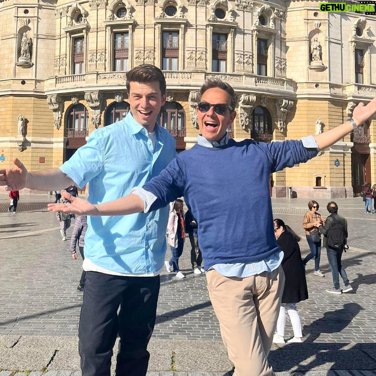 Àngel Llàcer - 2.3K Likes - ¡Hoy en Bilbao, presentando la nueva gira de @cantandoelmusical con mi querido @rickymata !
¡Próximamente en Bilbao, Alicante, Sevilla, Málaga, Córdoba y Valencia!
¿Te lo vas a perder?
Entradas en el link de la bio 😉
#cantandoelmusical #cantandobajolalluvia
#gira 2023