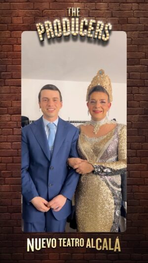 Àngel Llàcer Instagram - Hoy, PRIMERA FUNCIÓN de @theproducerselmusical en el Nuevo Teatro Alcalá😱🎩😍🐦🌟🪖 

Se levanta el telón para que Madrid se convierta en Broadway durante dos horas y media 🎬🎭 

¡Las entradas están volando y nosotrxs de la ilusión también! 🐦🚀 

Menciona un amigx con él que te gustaría disfrutar del musical más premiado de la historia🏆

… 
#TheProducerselMusical #AngelLlacer #ManuGuix #MelBrooks #NuevoTeatroAlcalá #Madrid #TheProducers  #Estreno #ElMusicalMasPremiadoDelaHistoria