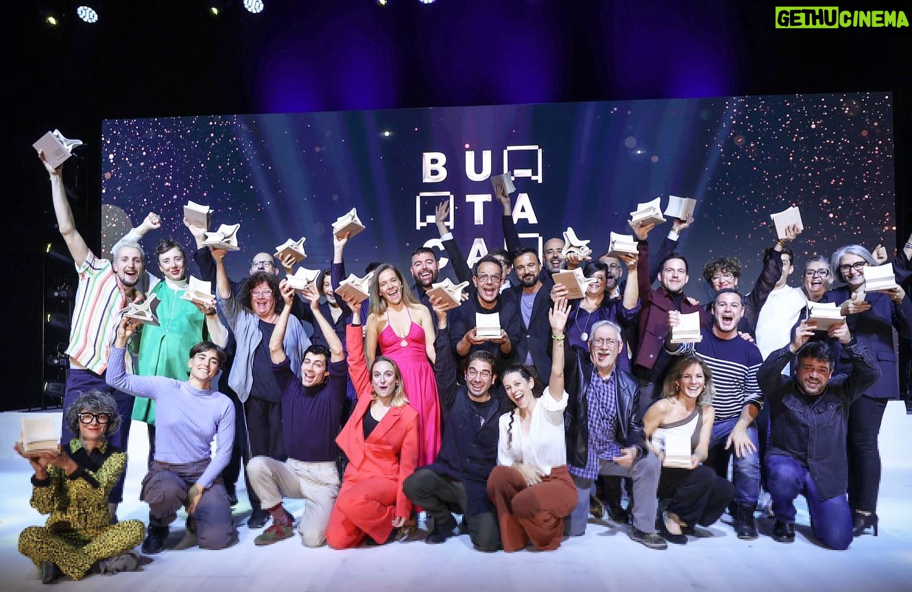 Àngel Llàcer - 3.1K Likes - ¡8 Premios Butaca!
¡Nada más y nada menos que 8 Premios Butaca para @cantandoelmusical !
¡Estamos que aún no nos lo creemos!
¡GRACIAS, GRACIAS, GRACIAS!
@cantandoelmusical
@premisbutaca