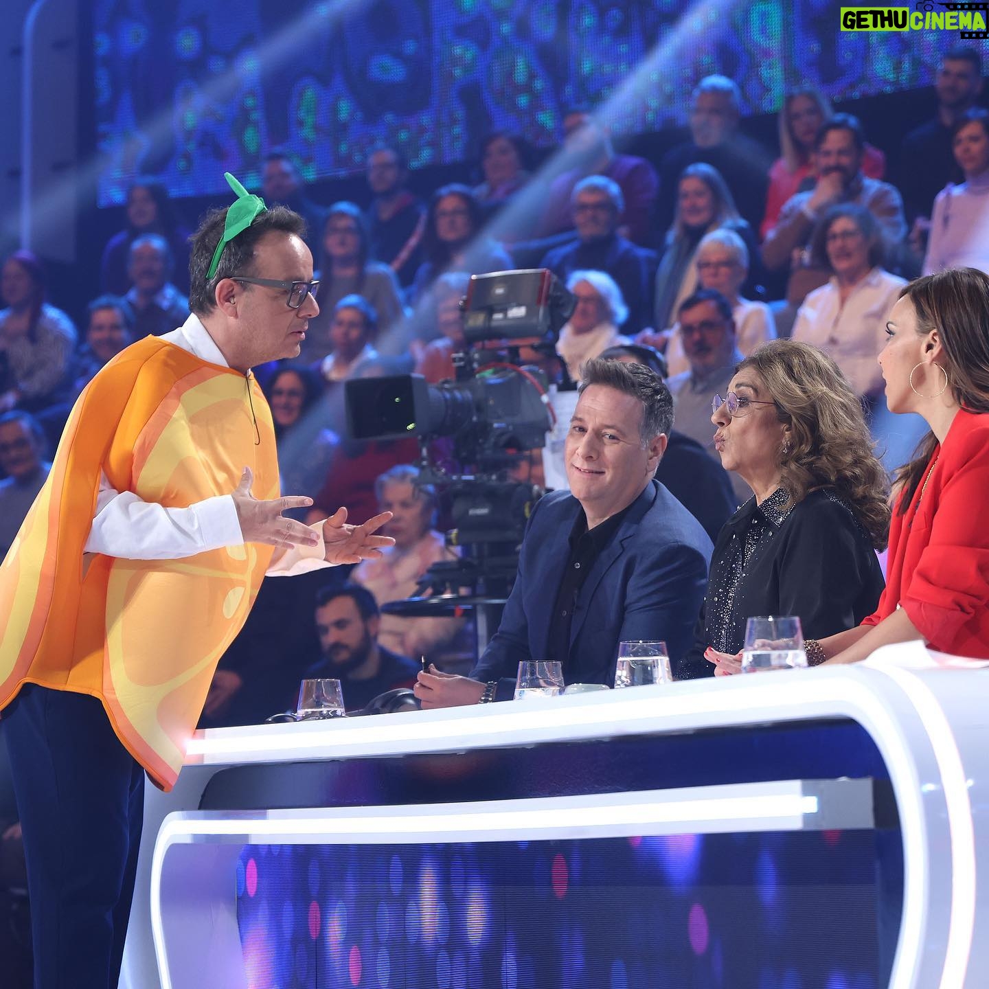 Àngel Llàcer - 2.4K Likes - Lo tengo que decir, @monicanaranjo es mi media naranja. ❤️
Grande @andreaguasch hoy en @tucaramesuena 💥
#monicanaranjo #patatona #andreaguasch #tcms #tucaramesuena
📸 @joseirun_fotografia