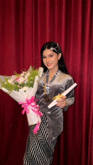 Angel Sianturi Instagram - Manggung trakhir nyanyi w tmn”s..