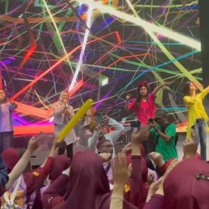 Angel Sianturi Instagram - Pecah bgt guys😍thx
Loveeeee u all 
*cu

#kenang8 
#ingatankuselaludidelapan 
#reuniakbar65thsmandeljakarta 
#reuniakbar65tahunsman8jakarta