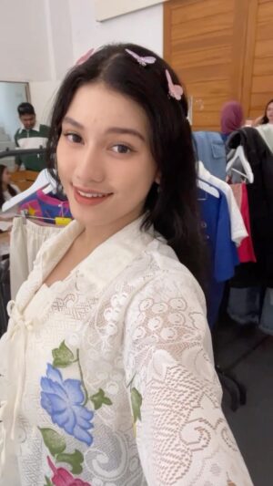 Angel Sianturi Instagram - Ttp semangat.. 
wlo smua na pd sibuk..*tersenyumlah selalu..
“Do the best & GOD will do the rest” 🙏