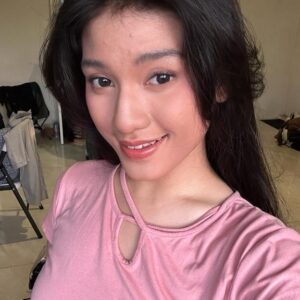 Angel Sianturi Instagram - Ups ada yg dtg guys😅 nyanyi na ditunda dl ya ..
