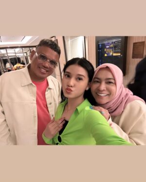 Angel Sianturi Instagram - Ketemu lg dg tante cantik @astridkuya 💕
& om ganteng @king_uyakuya 🥰