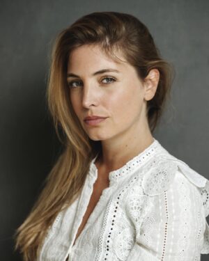 Angèle Vivier Instagram - On est motivés un max ici non ? 

La photo n’a rien à voir mais je suis tellement contente d’avoir repris le sport, ça m’avait tellement manqué depuis mon opération, et le fait que mon syndrome de l’essuie glace soit guéri ça me motive encore plus ! 

Le sport boost mon énergie vitale, me met dans un meilleur état d’esprit, et empêche mon mentale de tourner en rond ! Il le rend beaucoup plus focus ! Pour moi, c’est le meilleur médicament, la meilleure drogue qui soit ! 

Du coup, ça a un impact dans tous les domaines de ma vie, pro et perso, je suis plus motivée et ai plus confiance en moi quand je suis en mode « sportive ».

On est pas là pour…. ? Qui change son mind set avec moi et décide de se mettre au sport aujourd’hui (ou décide de se caresser l’anus toute sa vie 😂) ?

Qu’est ce qui vous motive dans la vie ? 

Allez à 5 on débranche le cerveau et on est chaud pour se reprendre en main !

5-4-3-2-1 🏃‍♀️🏃

📸 @krissloganphoto 

#sport #mindset #coaching #yoga #muscu #life #anus